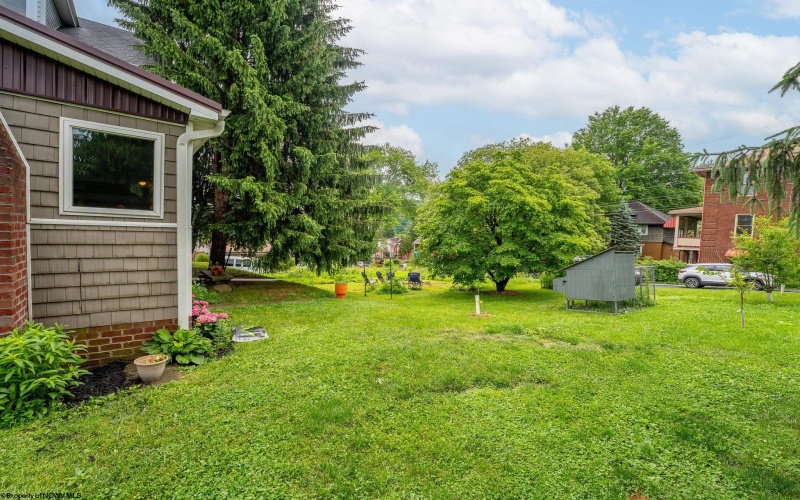 240 Dewey Street, Morgantown, West Virginia 26501, 4 Bedrooms Bedrooms, 10 Rooms Rooms,2 BathroomsBathrooms,Single Family Detached,For Sale,Dewey,10165174