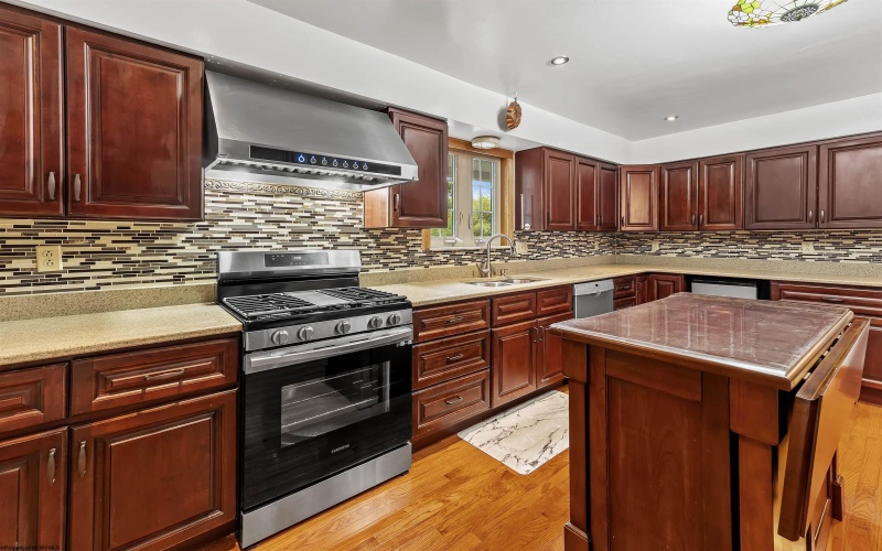 107 Oakview Drive, Morgantown, West Virginia 26505, 4 Bedrooms Bedrooms, 9 Rooms Rooms,3 BathroomsBathrooms,Single Family Detached,For Sale,Oakview,10165173