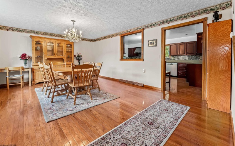 107 Oakview Drive, Morgantown, West Virginia 26505, 4 Bedrooms Bedrooms, 9 Rooms Rooms,3 BathroomsBathrooms,Single Family Detached,For Sale,Oakview,10165173