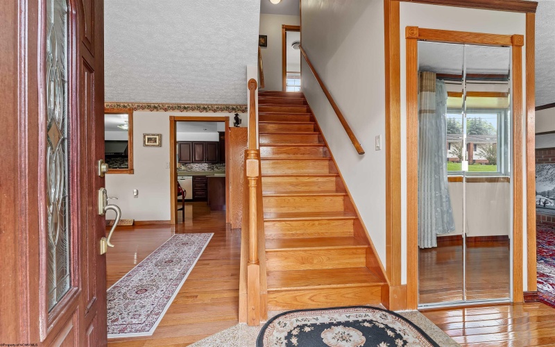107 Oakview Drive, Morgantown, West Virginia 26505, 4 Bedrooms Bedrooms, 9 Rooms Rooms,3 BathroomsBathrooms,Single Family Detached,For Sale,Oakview,10165173