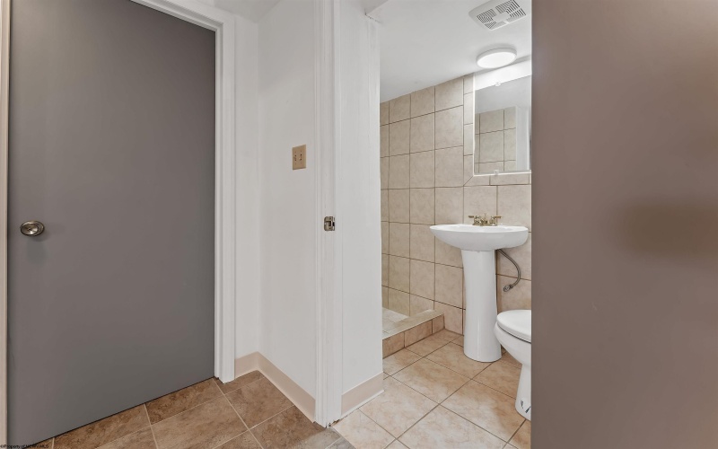 107 Oakview Drive, Morgantown, West Virginia 26505, 4 Bedrooms Bedrooms, 9 Rooms Rooms,3 BathroomsBathrooms,Single Family Detached,For Sale,Oakview,10165173