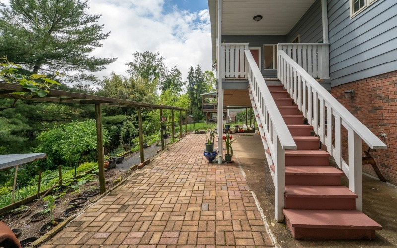 107 Oakview Drive, Morgantown, West Virginia 26505, 4 Bedrooms Bedrooms, 9 Rooms Rooms,3 BathroomsBathrooms,Single Family Detached,For Sale,Oakview,10165173