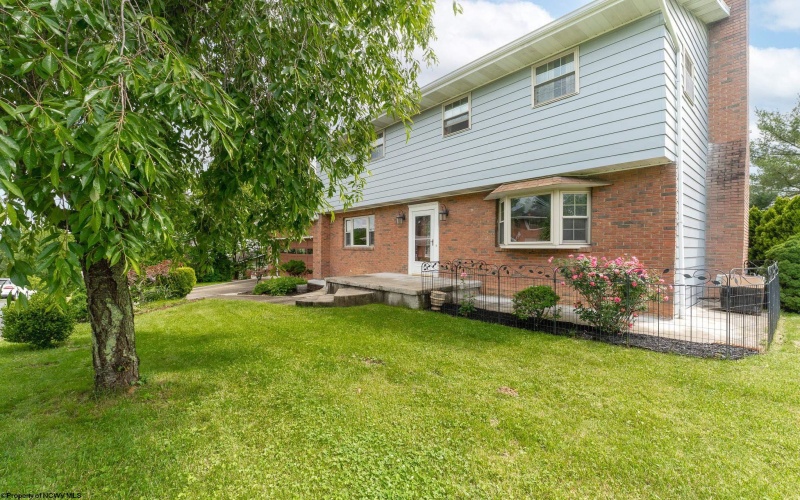 107 Oakview Drive, Morgantown, West Virginia 26505, 4 Bedrooms Bedrooms, 9 Rooms Rooms,3 BathroomsBathrooms,Single Family Detached,For Sale,Oakview,10165173