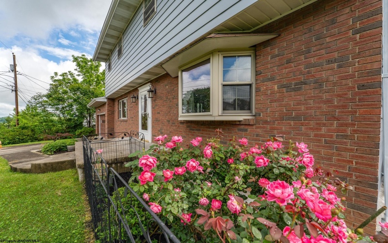 107 Oakview Drive, Morgantown, West Virginia 26505, 4 Bedrooms Bedrooms, 9 Rooms Rooms,3 BathroomsBathrooms,Single Family Detached,For Sale,Oakview,10165173