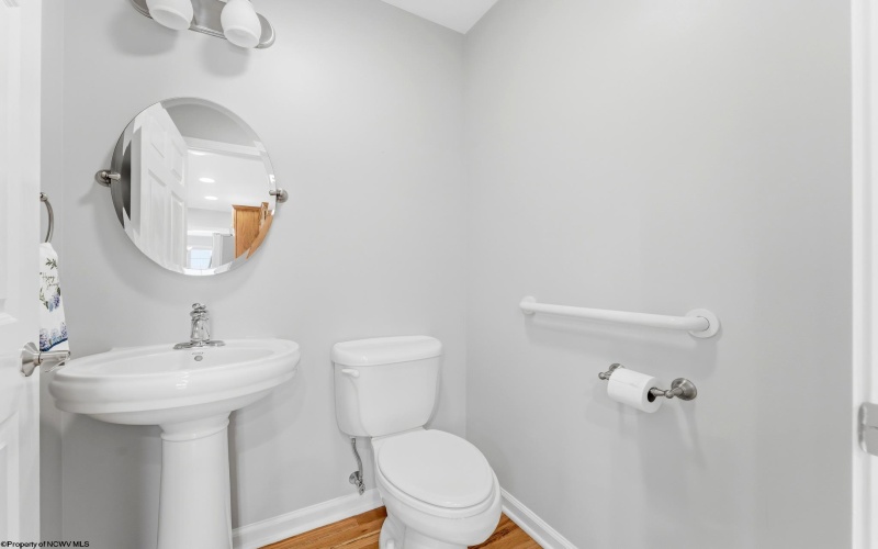 108 Center Court, Bridgeport, West Virginia 26330, 3 Bedrooms Bedrooms, 6 Rooms Rooms,2 BathroomsBathrooms,Single Family Attached,For Sale,Center,10165204