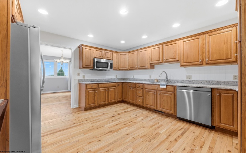 108 Center Court, Bridgeport, West Virginia 26330, 3 Bedrooms Bedrooms, 6 Rooms Rooms,2 BathroomsBathrooms,Single Family Attached,For Sale,Center,10165204