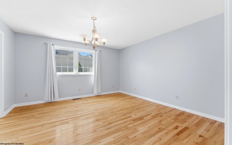108 Center Court, Bridgeport, West Virginia 26330, 3 Bedrooms Bedrooms, 6 Rooms Rooms,2 BathroomsBathrooms,Single Family Attached,For Sale,Center,10165204