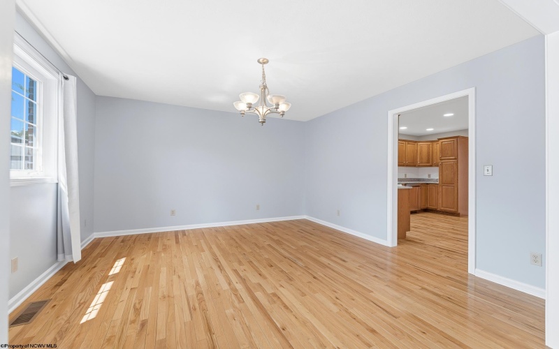 108 Center Court, Bridgeport, West Virginia 26330, 3 Bedrooms Bedrooms, 6 Rooms Rooms,2 BathroomsBathrooms,Single Family Attached,For Sale,Center,10165204