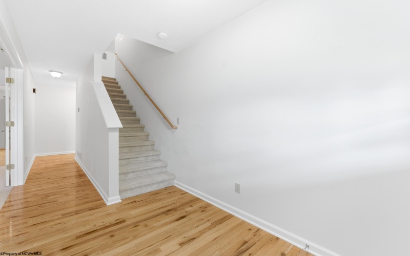 108 Center Court, Bridgeport, West Virginia 26330, 3 Bedrooms Bedrooms, 6 Rooms Rooms,2 BathroomsBathrooms,Single Family Attached,For Sale,Center,10165204