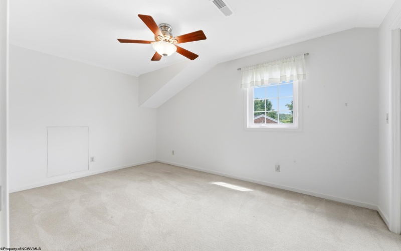 108 Center Court, Bridgeport, West Virginia 26330, 3 Bedrooms Bedrooms, 6 Rooms Rooms,2 BathroomsBathrooms,Single Family Attached,For Sale,Center,10165204
