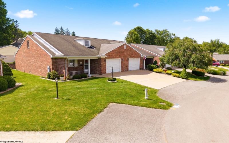 108 Center Court, Bridgeport, West Virginia 26330, 3 Bedrooms Bedrooms, 6 Rooms Rooms,2 BathroomsBathrooms,Single Family Attached,For Sale,Center,10165204