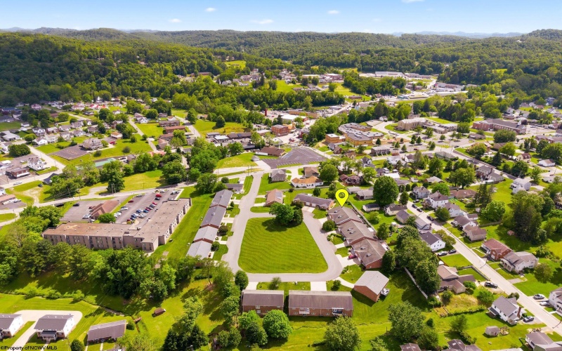 108 Center Court, Bridgeport, West Virginia 26330, 3 Bedrooms Bedrooms, 6 Rooms Rooms,2 BathroomsBathrooms,Single Family Attached,For Sale,Center,10165204