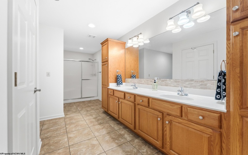 108 Center Court, Bridgeport, West Virginia 26330, 3 Bedrooms Bedrooms, 6 Rooms Rooms,2 BathroomsBathrooms,Single Family Attached,For Sale,Center,10165204