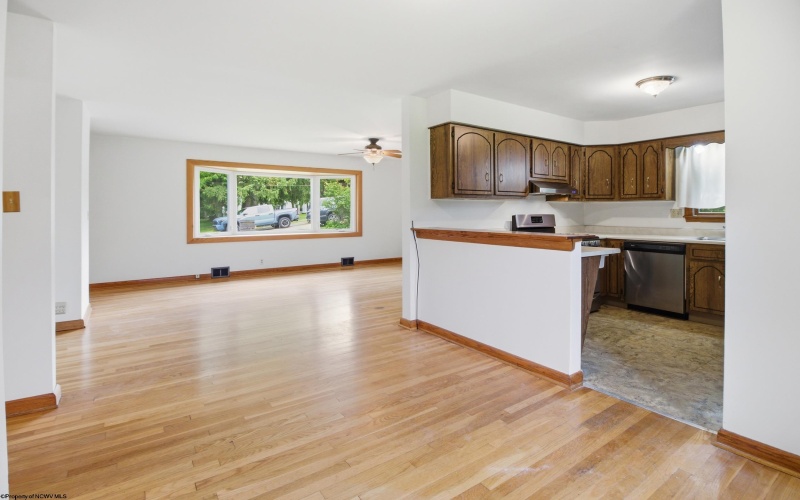 1217 Corvet Avenue, Morgantown, West Virginia 26505, 3 Bedrooms Bedrooms, 6 Rooms Rooms,2 BathroomsBathrooms,Residential Rentals,For Rent,Corvet,10165207