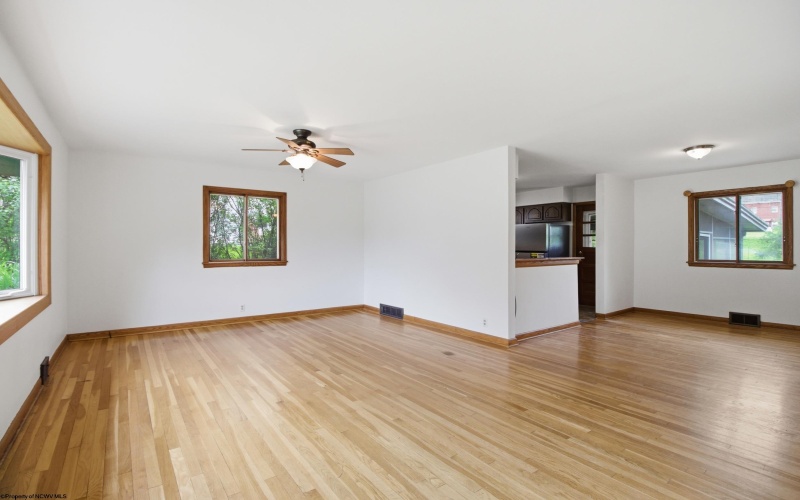 1217 Corvet Avenue, Morgantown, West Virginia 26505, 3 Bedrooms Bedrooms, 6 Rooms Rooms,2 BathroomsBathrooms,Residential Rentals,For Rent,Corvet,10165207