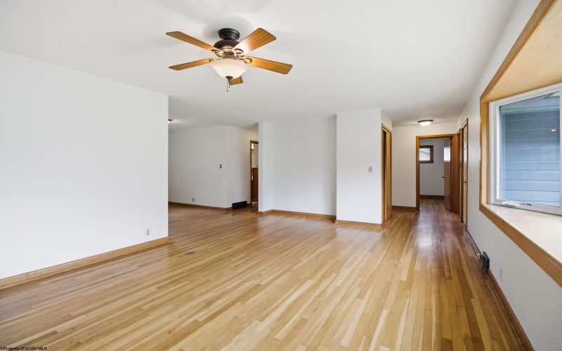 1217 Corvet Avenue, Morgantown, West Virginia 26505, 3 Bedrooms Bedrooms, 6 Rooms Rooms,2 BathroomsBathrooms,Residential Rentals,For Rent,Corvet,10165207