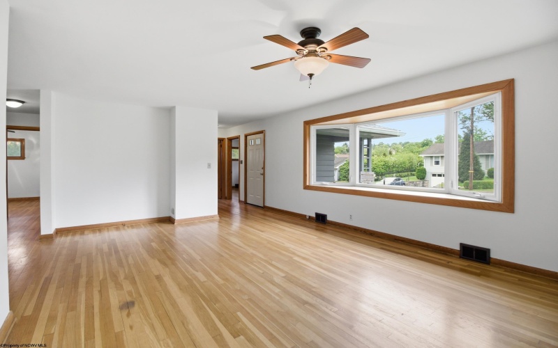 1217 Corvet Avenue, Morgantown, West Virginia 26505, 3 Bedrooms Bedrooms, 6 Rooms Rooms,2 BathroomsBathrooms,Residential Rentals,For Rent,Corvet,10165207