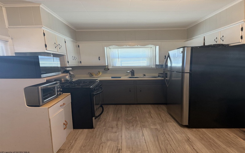 8026 Plainwood Avenue, Stonewood, West Virginia 26301, 2 Bedrooms Bedrooms, 6 Rooms Rooms,1 BathroomBathrooms,Single Family Detached,For Sale,Plainwood,10165202