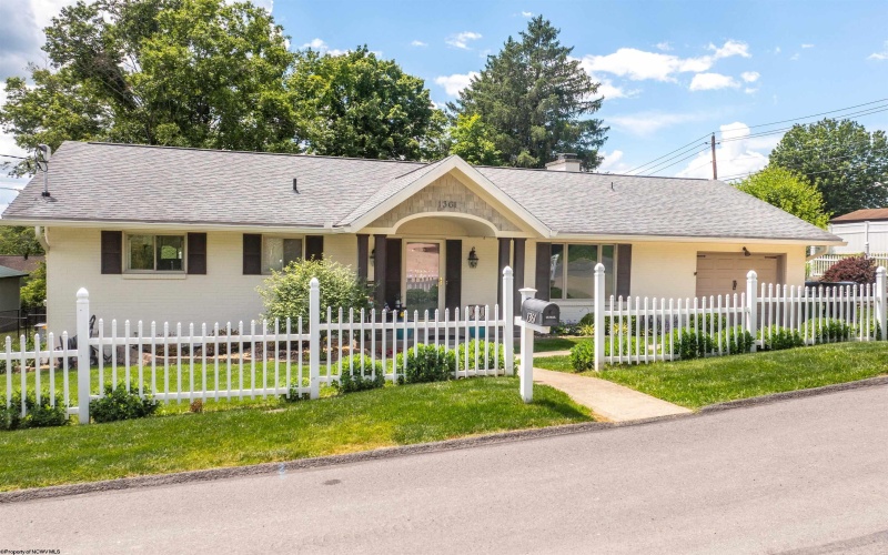 1361 Anderson Avenue, Morgantown, West Virginia 26505, 3 Bedrooms Bedrooms, 7 Rooms Rooms,3 BathroomsBathrooms,Single Family Detached,For Sale,Anderson,10165192