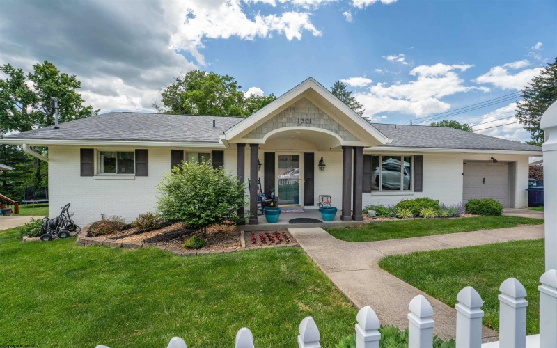 1361 Anderson Avenue, Morgantown, West Virginia 26505, 3 Bedrooms Bedrooms, 7 Rooms Rooms,3 BathroomsBathrooms,Single Family Detached,For Sale,Anderson,10165192