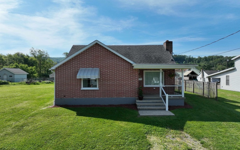 42 Main Street, Fairchance, Pennsylvania 15436, 2 Bedrooms Bedrooms, 6 Rooms Rooms,2 BathroomsBathrooms,Single Family Detached,For Sale,Main,10165213