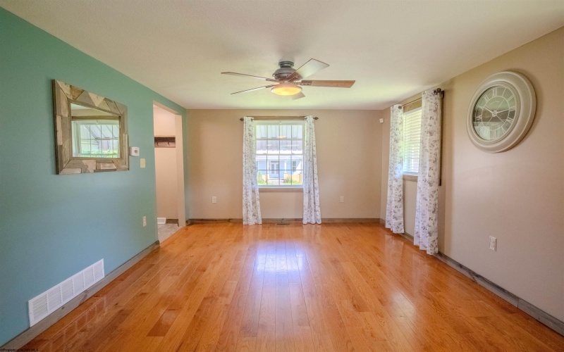 42 Main Street, Fairchance, Pennsylvania 15436, 2 Bedrooms Bedrooms, 6 Rooms Rooms,2 BathroomsBathrooms,Single Family Detached,For Sale,Main,10165213