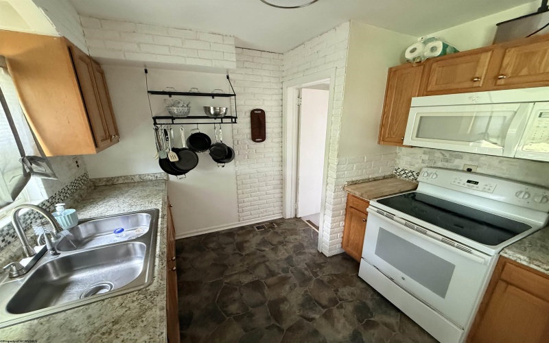 2605 Main Street, Bridgeport, West Virginia 26330, 3 Bedrooms Bedrooms, 8 Rooms Rooms,2 BathroomsBathrooms,Single Family Detached,For Sale,Main,10165216
