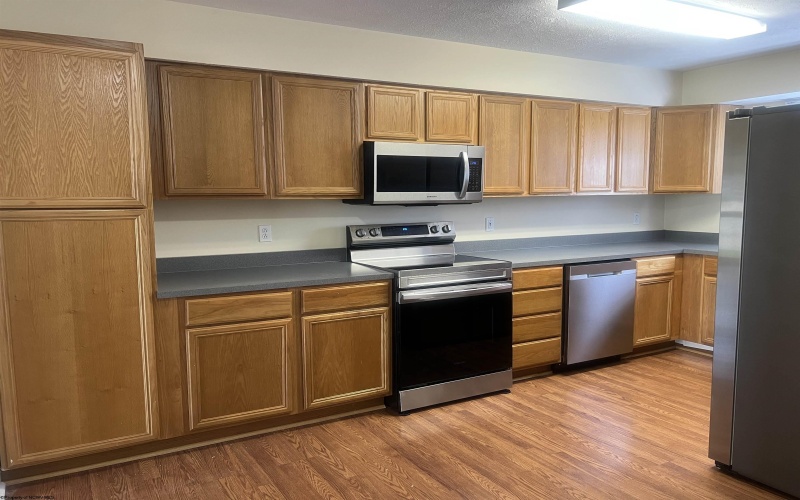 206 Stonegate Circle, Morgantown, West Virginia 26505, 2 Bedrooms Bedrooms, 4 Rooms Rooms,3 BathroomsBathrooms,Residential Rentals,For Rent,Stonegate,10165217