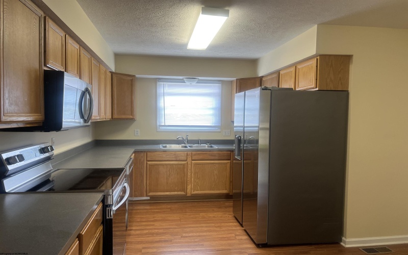 206 Stonegate Circle, Morgantown, West Virginia 26505, 2 Bedrooms Bedrooms, 4 Rooms Rooms,3 BathroomsBathrooms,Residential Rentals,For Rent,Stonegate,10165217