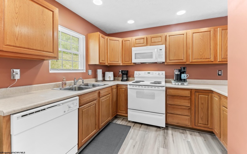 747 Erow Avenue, Morgantown, West Virginia 26505, 2 Bedrooms Bedrooms, 6 Rooms Rooms,3 BathroomsBathrooms,Single Family Attached,For Sale,Erow,10165223