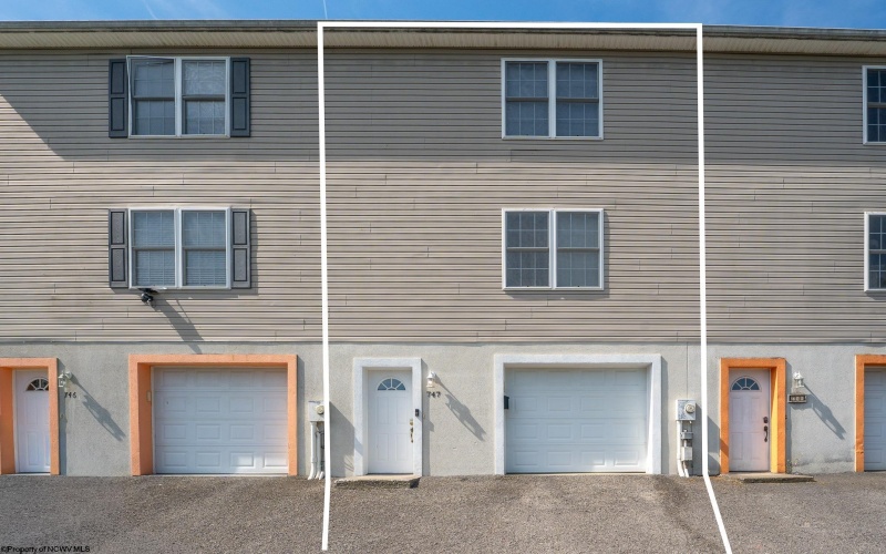 747 Erow Avenue, Morgantown, West Virginia 26505, 2 Bedrooms Bedrooms, 6 Rooms Rooms,3 BathroomsBathrooms,Single Family Attached,For Sale,Erow,10165223