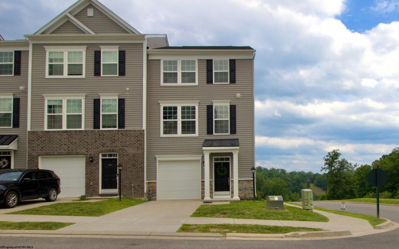 10 Dover Court, Bridgeport, West Virginia 26330, 3 Bedrooms Bedrooms, 6 Rooms Rooms,2 BathroomsBathrooms,Single Family Attached,For Sale,Dover,10165224
