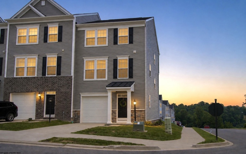 10 Dover Court, Bridgeport, West Virginia 26330, 3 Bedrooms Bedrooms, 6 Rooms Rooms,2 BathroomsBathrooms,Single Family Attached,For Sale,Dover,10165224