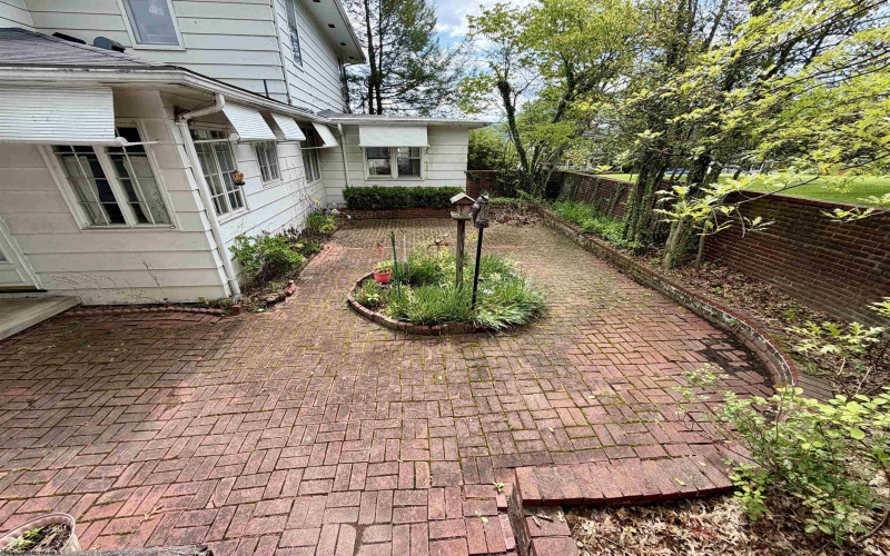 608 Milford Street, Clarksburg, West Virginia 26301, ,Multi-unit/income,For Sale,Milford,10165233 608 Milford Street, Clarksburg, West Virginia 26301, ,Multi-unit/income,For Sale,Milford,10165233
