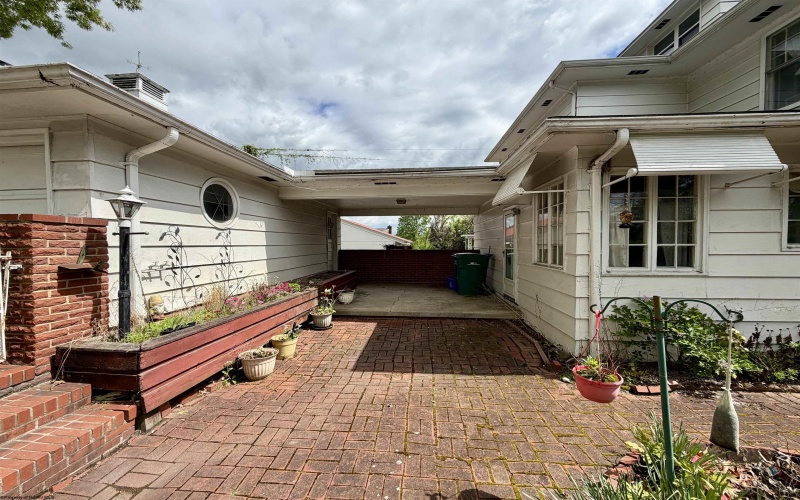 608 Milford Street, Clarksburg, West Virginia 26301, ,Multi-unit/income,For Sale,Milford,10165233 608 Milford Street, Clarksburg, West Virginia 26301, ,Multi-unit/income,For Sale,Milford,10165233