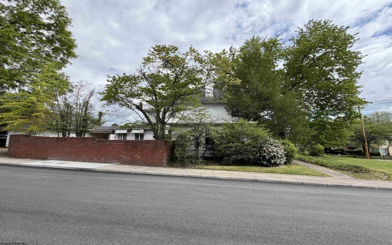 608 Milford Street, Clarksburg, West Virginia 26301, ,Multi-unit/income,For Sale,Milford,10165233 608 Milford Street, Clarksburg, West Virginia 26301, ,Multi-unit/income,For Sale,Milford,10165233