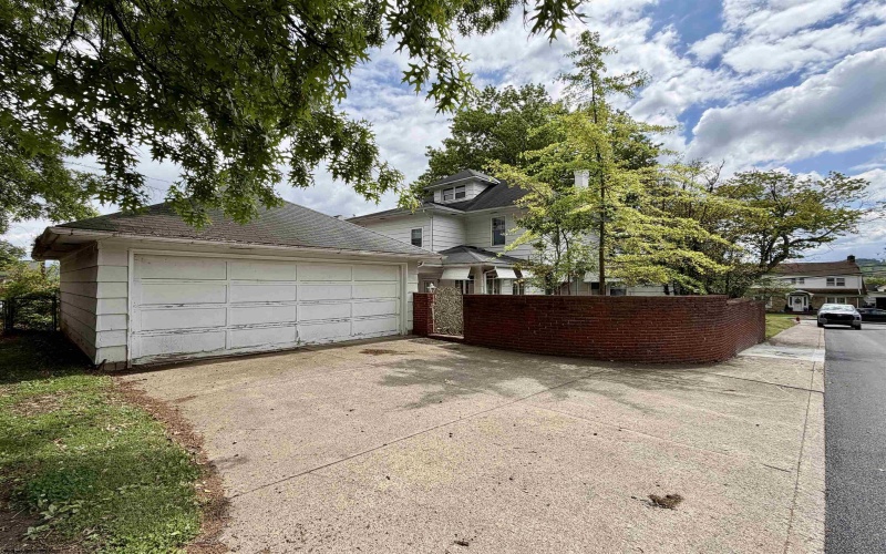 608 Milford Street, Clarksburg, West Virginia 26301, ,Multi-unit/income,For Sale,Milford,10165233 608 Milford Street, Clarksburg, West Virginia 26301, ,Multi-unit/income,For Sale,Milford,10165233