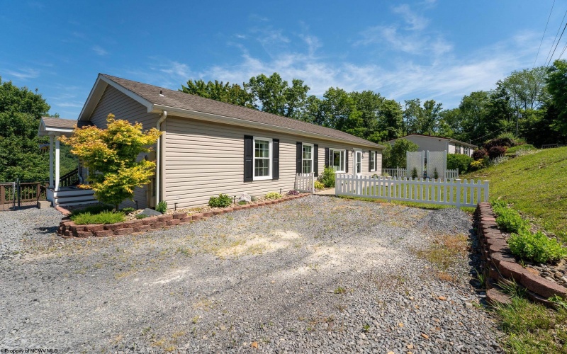 53 Ebenklein Lane, Morgantown, West Virginia 26508, 3 Bedrooms Bedrooms, 6 Rooms Rooms,2 BathroomsBathrooms,Single Family Detached,For Sale,Ebenklein,10165227