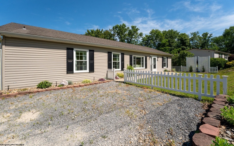 53 Ebenklein Lane, Morgantown, West Virginia 26508, 3 Bedrooms Bedrooms, 6 Rooms Rooms,2 BathroomsBathrooms,Single Family Detached,For Sale,Ebenklein,10165227