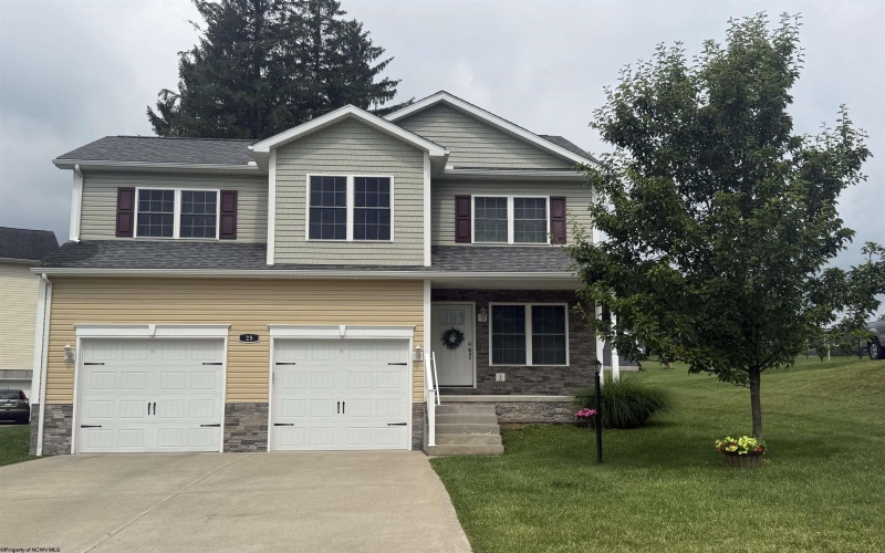 25 Augusta Pines Drive, Fairmont, West Virginia 26554, 4 Bedrooms Bedrooms, 8 Rooms Rooms,2 BathroomsBathrooms,Single Family Detached,For Sale,Augusta Pines,10165218