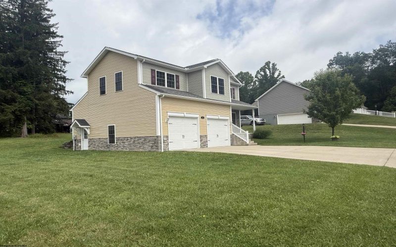 25 Augusta Pines Drive, Fairmont, West Virginia 26554, 4 Bedrooms Bedrooms, 8 Rooms Rooms,2 BathroomsBathrooms,Single Family Detached,For Sale,Augusta Pines,10165218