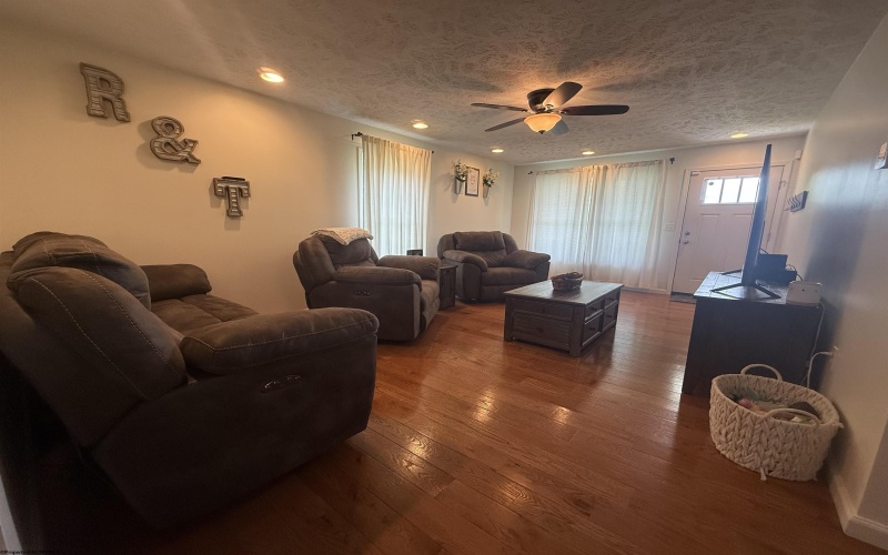 25 Augusta Pines Drive, Fairmont, West Virginia 26554, 4 Bedrooms Bedrooms, 8 Rooms Rooms,2 BathroomsBathrooms,Single Family Detached,For Sale,Augusta Pines,10165218