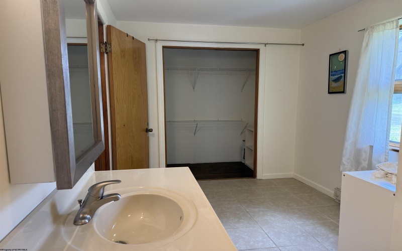 528 Union Avenue, Morgantown, West Virginia 26505, 4 Bedrooms Bedrooms, 9 Rooms Rooms,2 BathroomsBathrooms,Single Family Detached,For Sale,Union,10165220