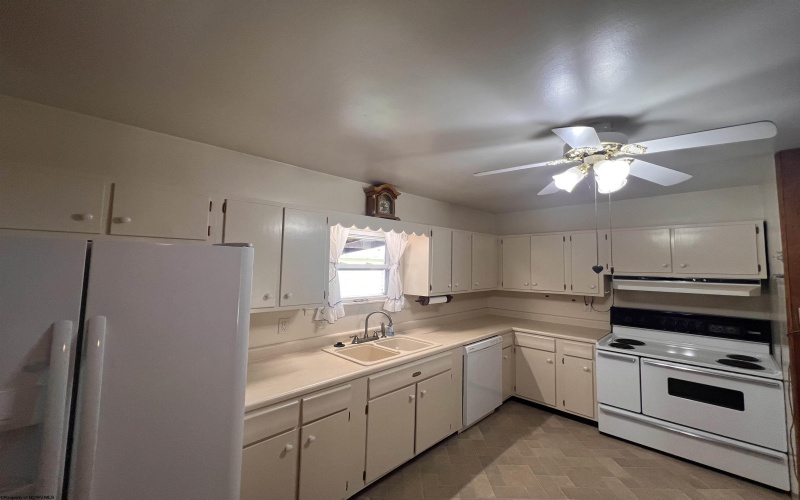 201 Alexander Avenue, Elkins, West Virginia 26241, 3 Bedrooms Bedrooms, 9 Rooms Rooms,1 BathroomBathrooms,Single Family Detached,For Sale,Alexander,10165258