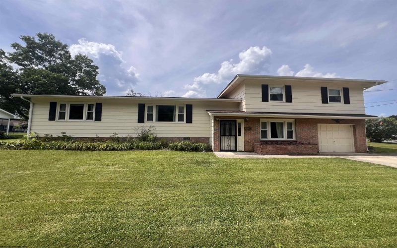 201 Alexander Avenue, Elkins, West Virginia 26241, 3 Bedrooms Bedrooms, 9 Rooms Rooms,1 BathroomBathrooms,Single Family Detached,For Sale,Alexander,10165258