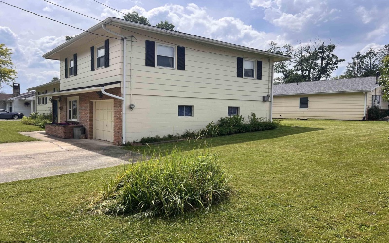 201 Alexander Avenue, Elkins, West Virginia 26241, 3 Bedrooms Bedrooms, 9 Rooms Rooms,1 BathroomBathrooms,Single Family Detached,For Sale,Alexander,10165258