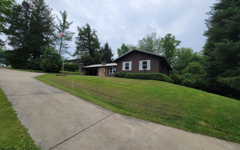1715 Big Tree Drive, Fairmont, West Virginia 26554, 3 Bedrooms Bedrooms, 6 Rooms Rooms,2 BathroomsBathrooms,Single Family Detached,For Sale,Big Tree,10165257