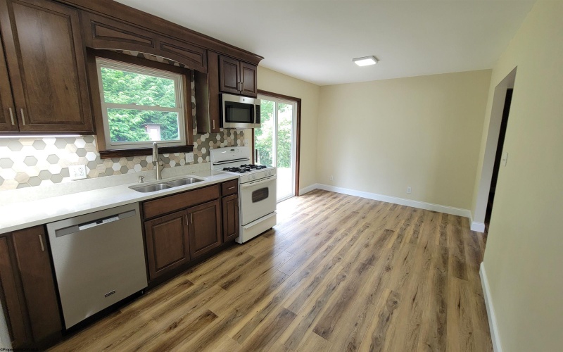 1715 Big Tree Drive, Fairmont, West Virginia 26554, 3 Bedrooms Bedrooms, 6 Rooms Rooms,2 BathroomsBathrooms,Single Family Detached,For Sale,Big Tree,10165257