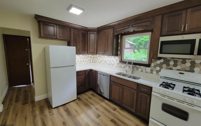 1715 Big Tree Drive, Fairmont, West Virginia 26554, 3 Bedrooms Bedrooms, 6 Rooms Rooms,2 BathroomsBathrooms,Single Family Detached,For Sale,Big Tree,10165257