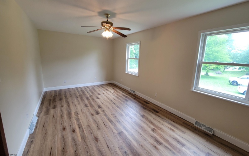 1715 Big Tree Drive, Fairmont, West Virginia 26554, 3 Bedrooms Bedrooms, 6 Rooms Rooms,2 BathroomsBathrooms,Single Family Detached,For Sale,Big Tree,10165257